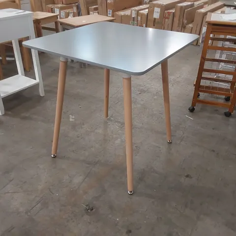 WOODEN TABLE 