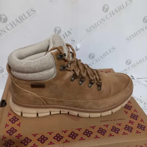 SKECHERS SYNERGY WARM TECH BOOT - CHESTNUT, SIZE 6 UK