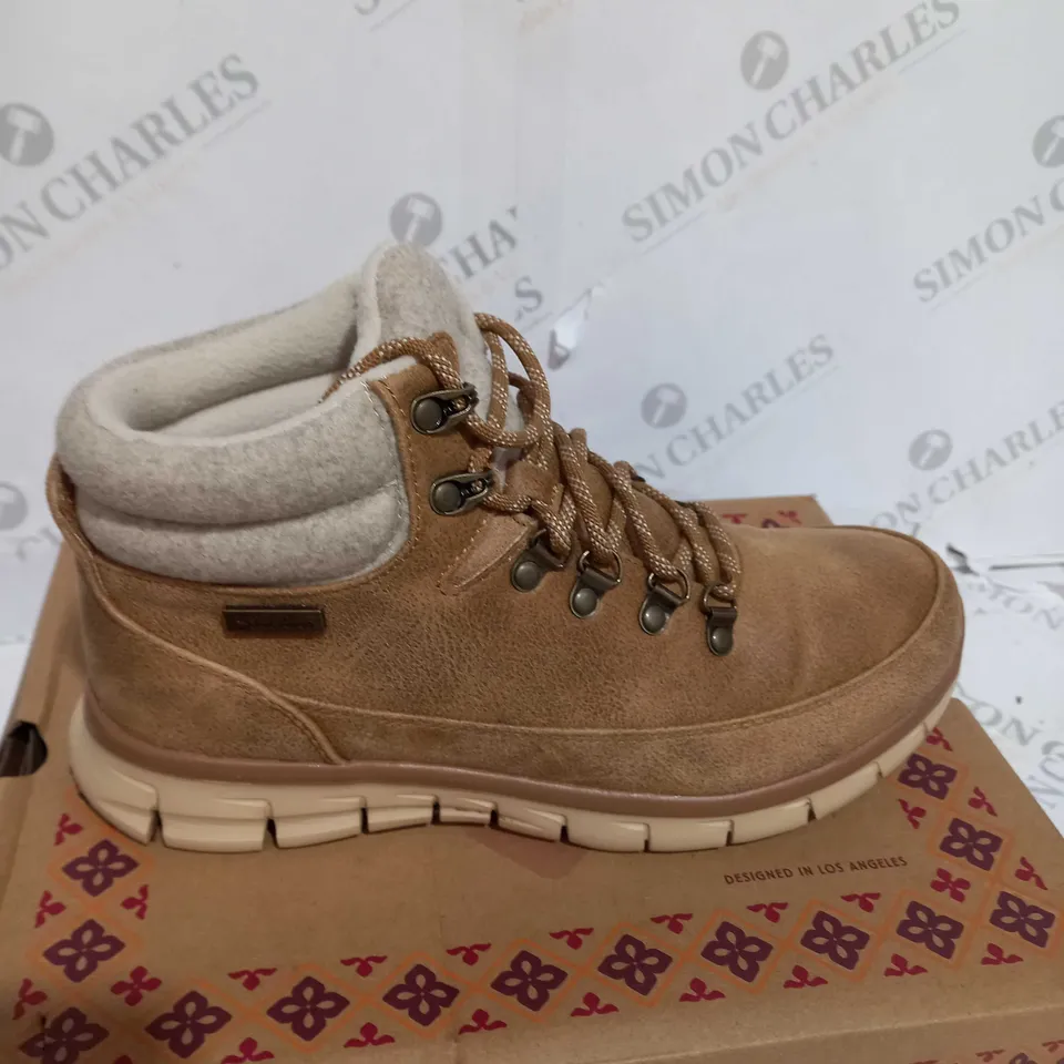 SKECHERS SYNERGY WARM TECH BOOT - CHESTNUT, SIZE 6 UK