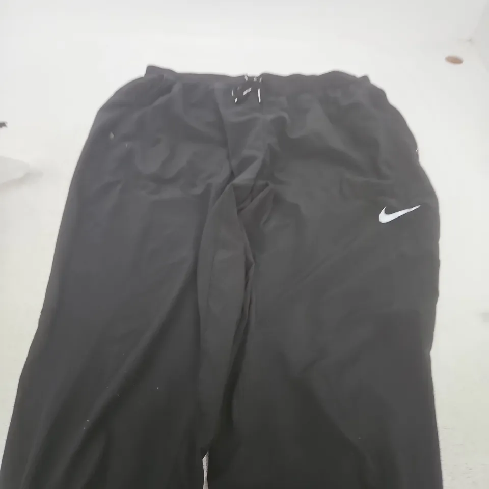 NIKE MEN'S BLACK SPORTS PANTS WITH SWOOSH LOGO - L