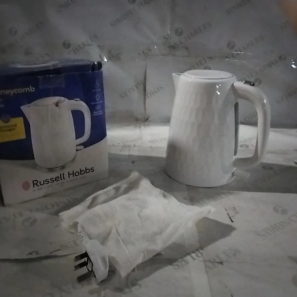 BOXED RUSSELL HOBBS HONEYCOMB KETTLE
