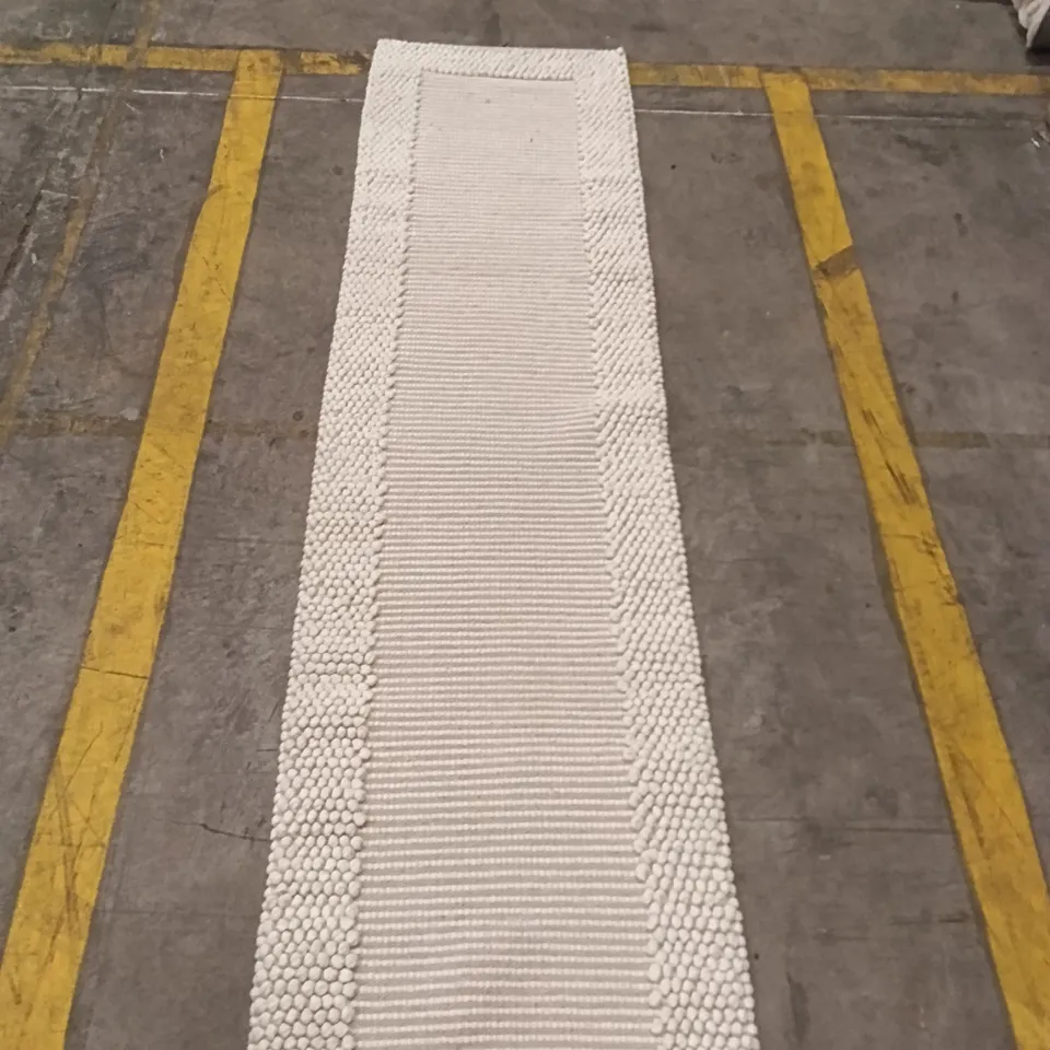 WHITE TEXTURED RUG RUNNER WITH RIBBED CENTER AND DOTTED BORDER 229 CM X 59CM