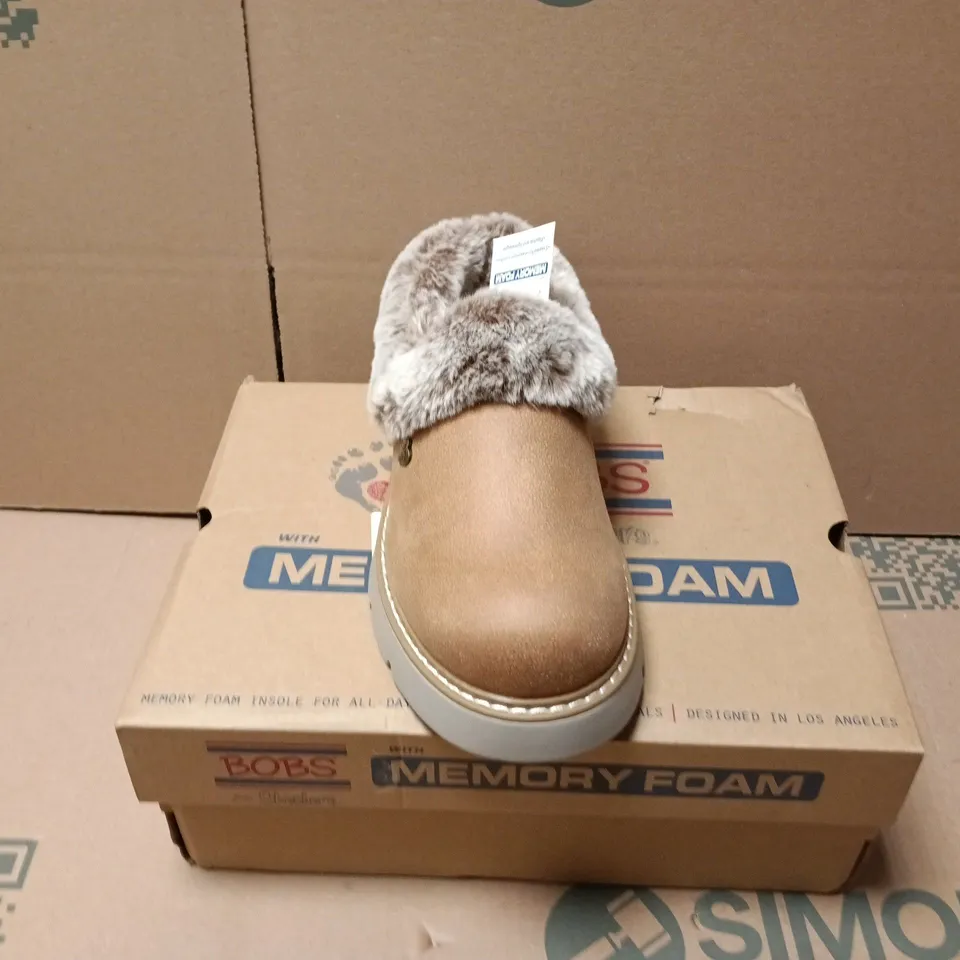 BOXED PAIR OF SKECHERS WOMEN'S KEEPSAKES LITE COZY BLEND SLIPPERS - UK 5