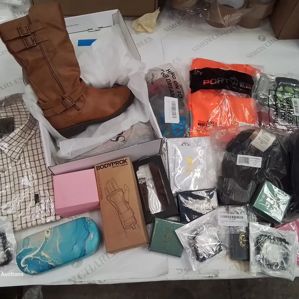 BOX CONTAINING MIXED FASHION ITEMS, CLOTHING, SILVER PLATE AND COSTUME JEWELLERY ETC