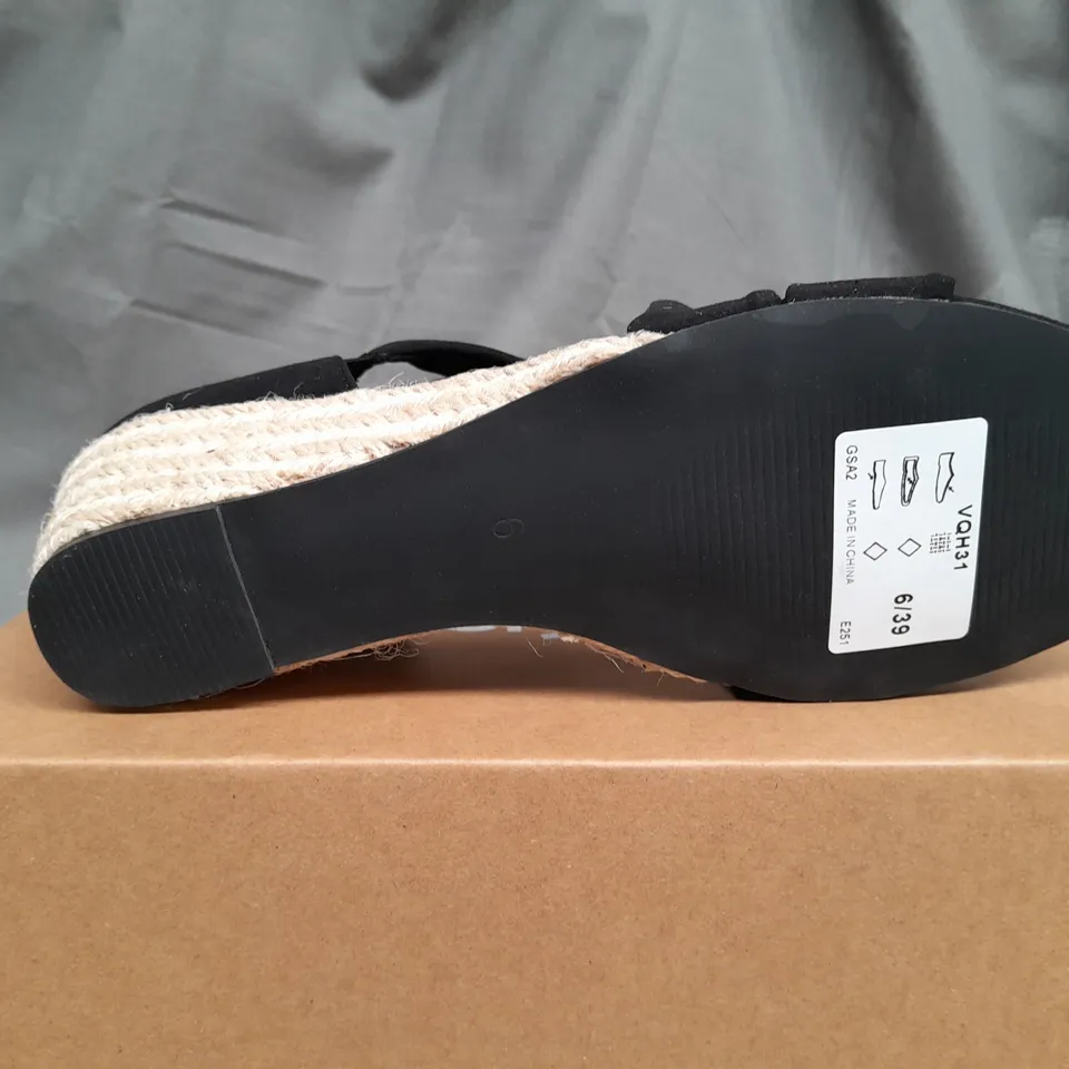 BOXED EVERYDAY BLACK OPEN TOE PLATFROM SANDALS - UK 6