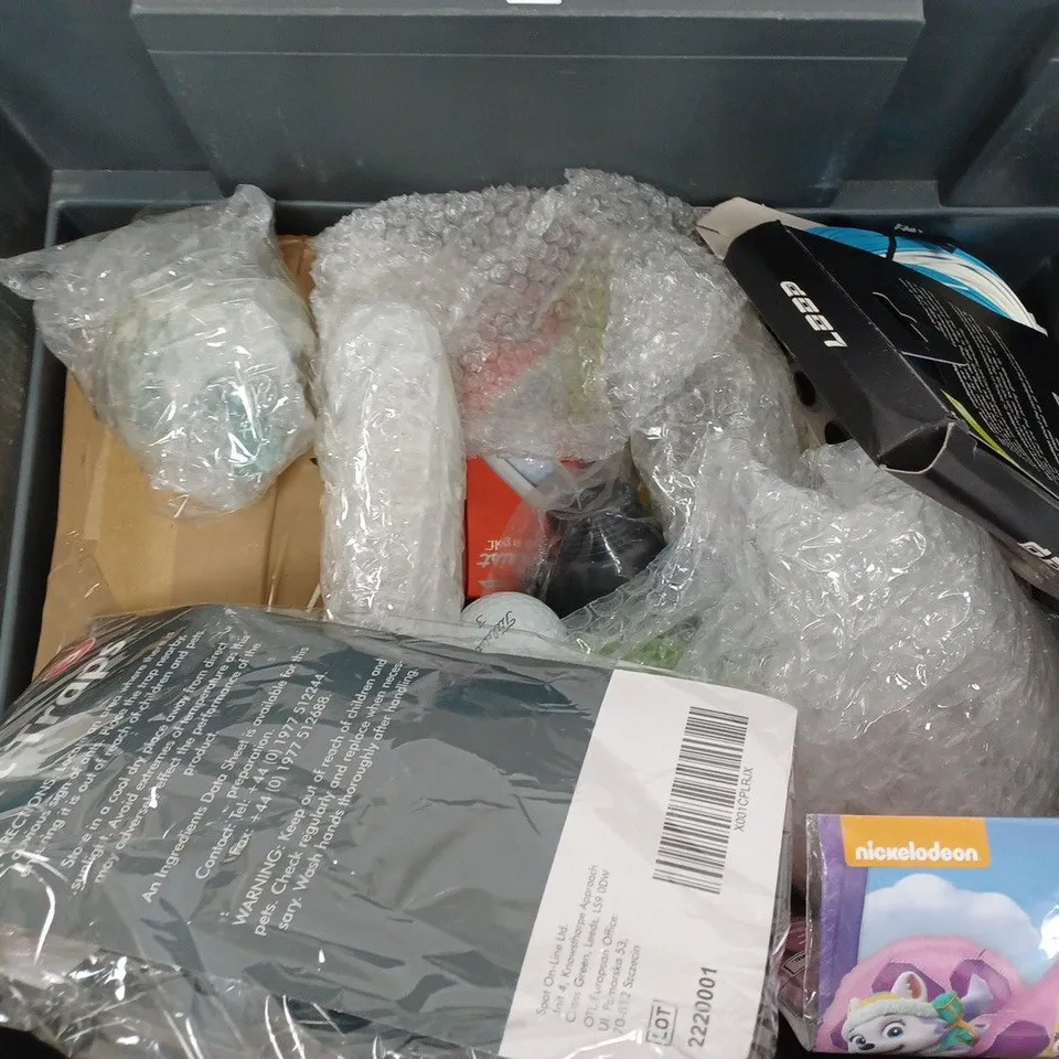 LOT OF APPROXIMATELY 12 ASSORTED ITEMS TO INCLUDE - DESOLDERING PUMP - ONE LINE A DAY MEMORY BOOK - CAN OPENER ECT