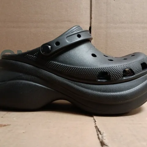 PAIR OF CROCS BAE CLOGS IN BLACK SIZE UK 7