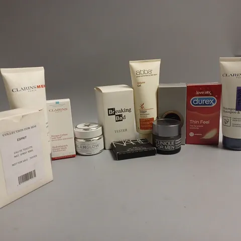 APPROXIMATELY 30 ASSORTED COSMETIC GOODS TO INCLUDE CLARINS SHAMPOO (200ml), BREAKING BAD TESTER (75ml), CLINIQUE MAXIMUM HYDRATOR TESTER, ETC