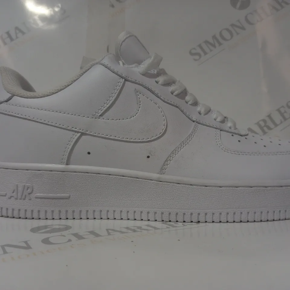 PAIR OF NIKE AIR FORCE 1 SHOES IN WHITE UK SIZE 8.5