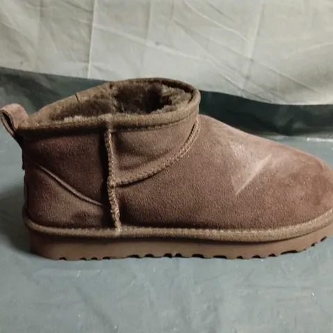 UGG BROWN SUEDE ANKLE BOOTS WITH SHEARLING LINING - UK SIZE 5