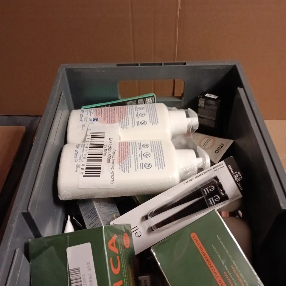 APPROXIMATELY 20 ASSORTED COSMETIC ITEMS INCLUDING WILD MINT CALM CLEANSE , GRUUM FACE SUNSCREEN AND MIO BODY BUTTER 
