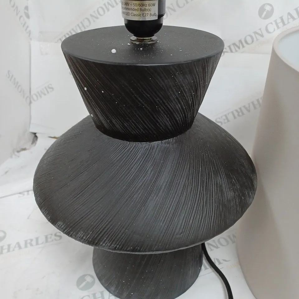 BLACK TEXTURED TABLE LAMP