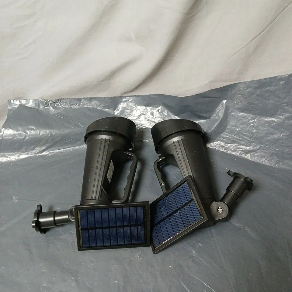 GARDEN REFLECTIONS 2 X MULTI USE AND ADJUSTABLE SOLAR SPOT LIGHTS BOXED