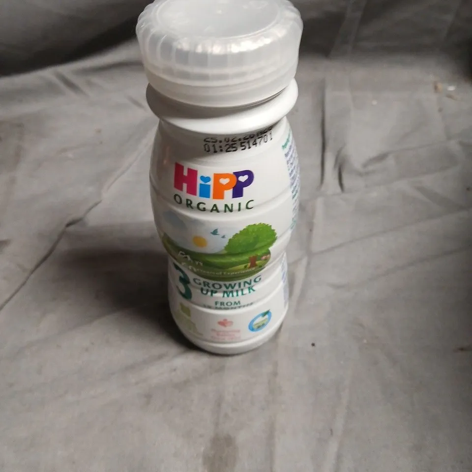 APPROXIMATELY 10 ASSORTED FOOD ITEMS INCLUDING POPWORKS POPPER CRISPS , BEE WELSH HONEY AND HIPP GROWING UP MILK