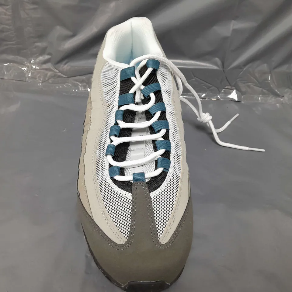 BOXED PAIR OF NIKE AIR MAX 95 ESSENTIAL SHOES IN GREY/GRADIENT BLUE UK SIZE 11