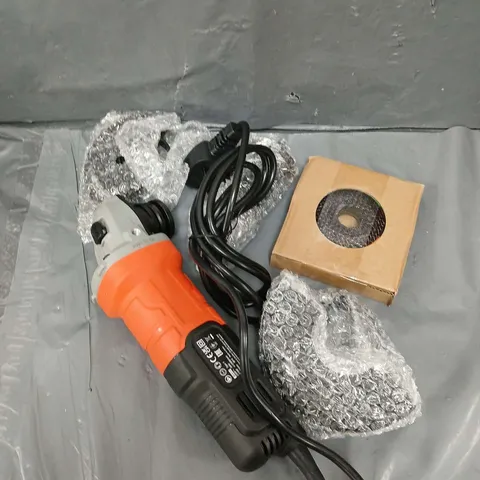 BOXED BLACK & DECKER 710W ANGLE GRINDER BEG010A5-GB