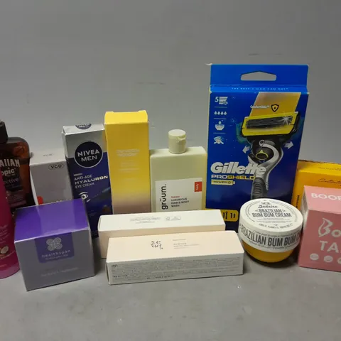 APPROXIMATELY 20 ASSORTED COSMETICS ITEMS TO INCLUDE GILLETE PROSHIELD, ANTI-AGE HYALURON EYE CREAM, BOOB TAPE, ETC