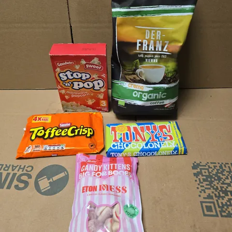 APPROXIMATELY 10 ASSORTED FOOD/DRINK PRODUCTS TO INCLUDE TOFFEE CRISP, TONY'S CHOCOLATE, DER-FRANZ COFFEE ETC