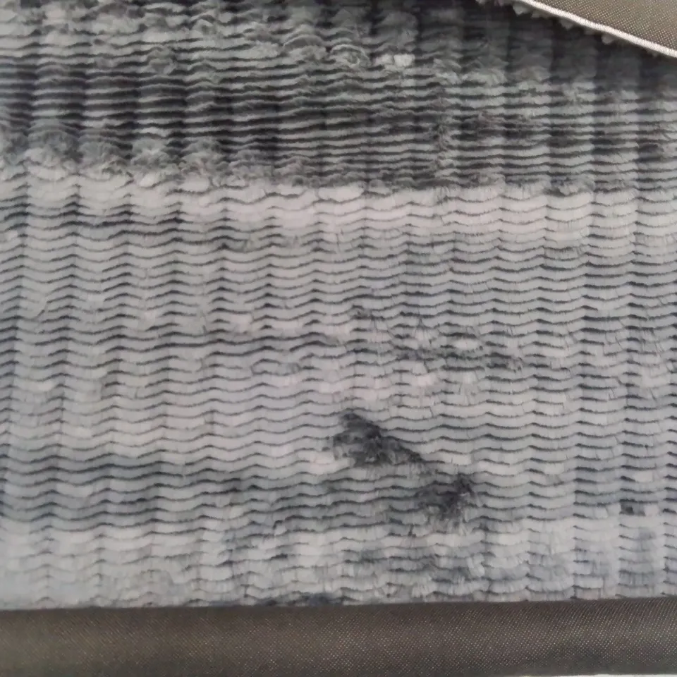 PACO HOME ARNHEIM RUG IN ANTHRACITE (120X160CM)