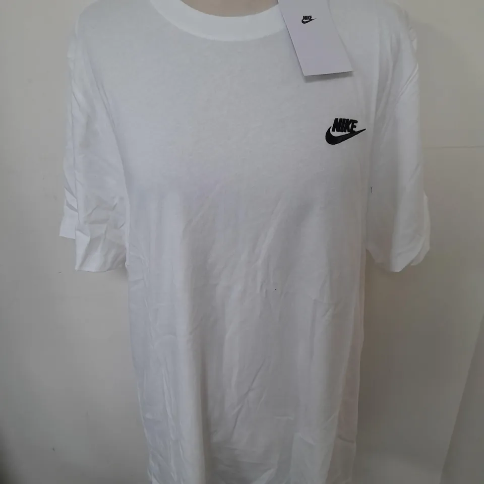 NIKE MENS WHITE T-SHIRT - M