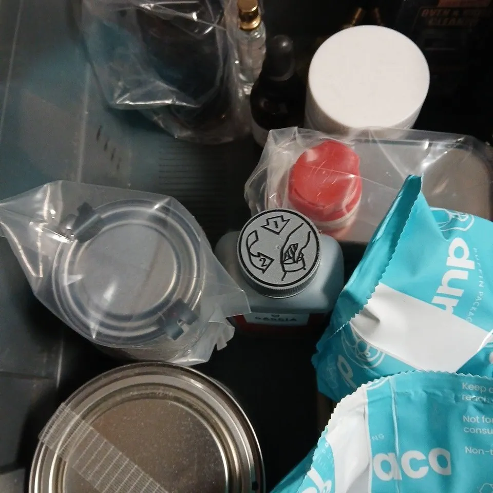 APPROXIMATEY 15 HOUSEHOLD LIQUIDS TO INCLUDE GORILLA WATERPROOF COAT AND SEAL, OVEN & GRILL CLEANER AND DIAMOND PAINTING SEALER