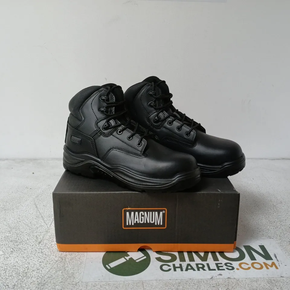MAGNUM WORK BOOTS – UK 10 (US 11, EU 44) – BOXED