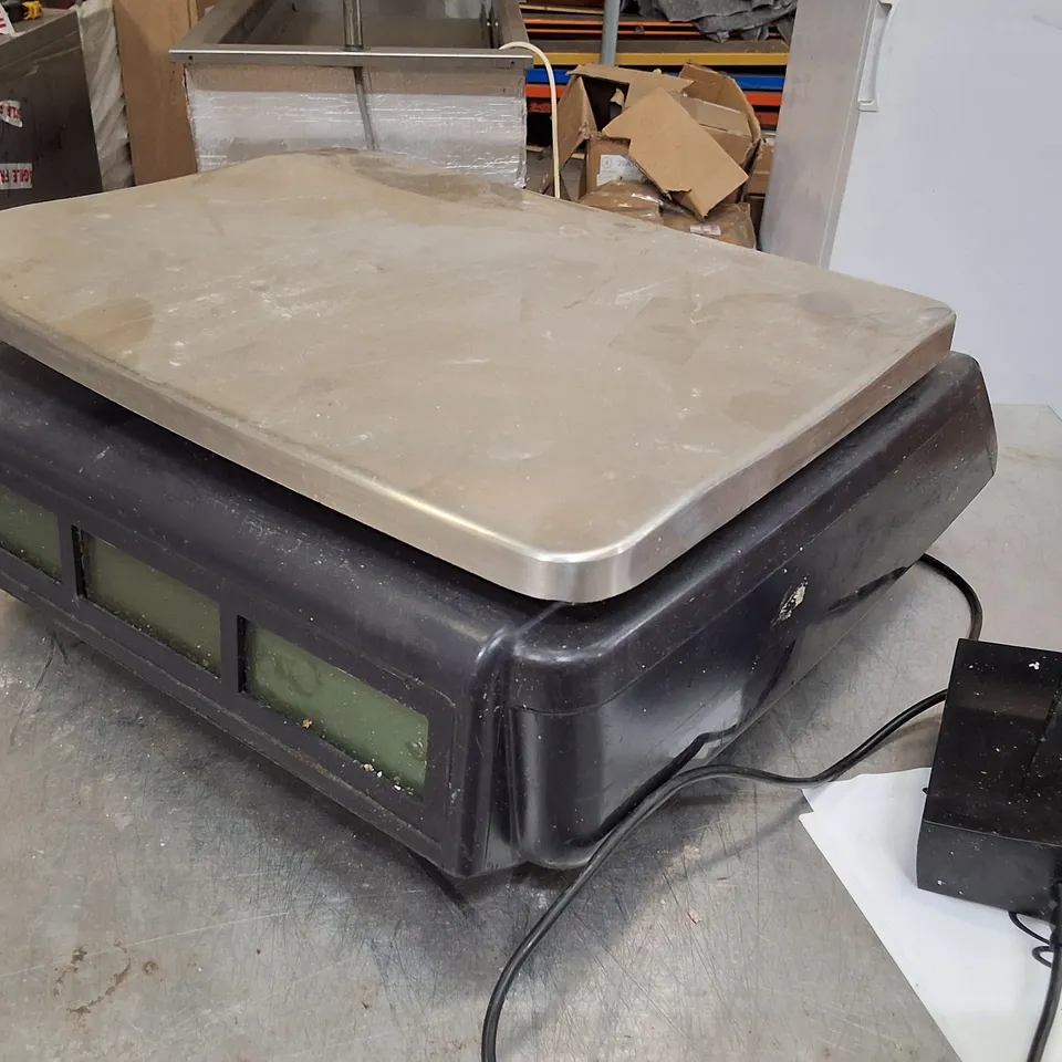 AVERY BERKEL FX50 COUNTER SCALES