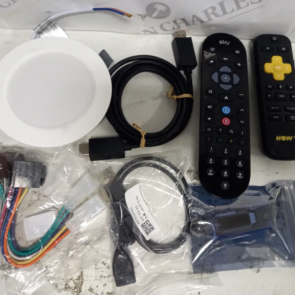 APPROXIMATELY 15 ASSORTED HOUSEHOLD ITEMS TO INCLUDE SKY REMOTE, USB TESTER, ETC
