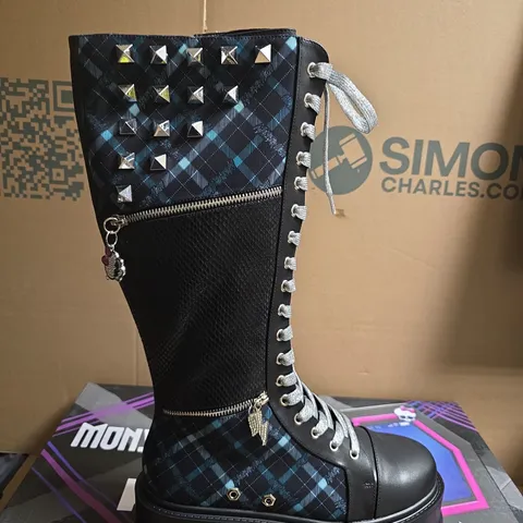 BOXED PAIR OF FRANKIE STEIN FIRECRACKER LONG PLATFORM BOOTS β BLACK - UK SIZE 9