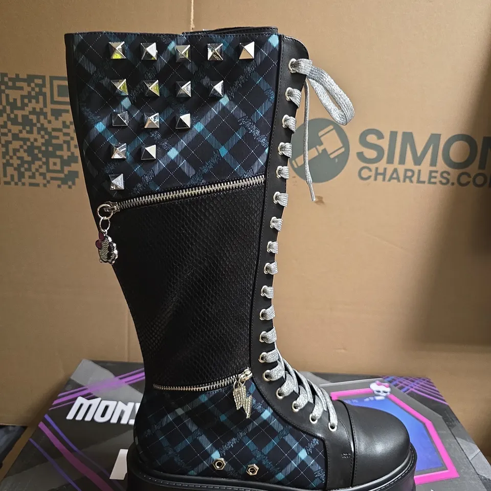 BOXED PAIR OF FRANKIE STEIN FIRECRACKER LONG PLATFORM BOOTS – BLACK - UK SIZE 9