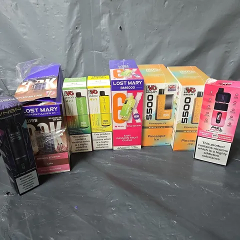 APPROXIMATELY 12 ASSORTED E-CIGARETTE & VAPING ITEMS IN VARIOUS BRANDS TO INCLUDE  IVG SMART 5500, PIXL DUO 12, VNSN QUAKE PRO, ETC - COLLECTION ONLY