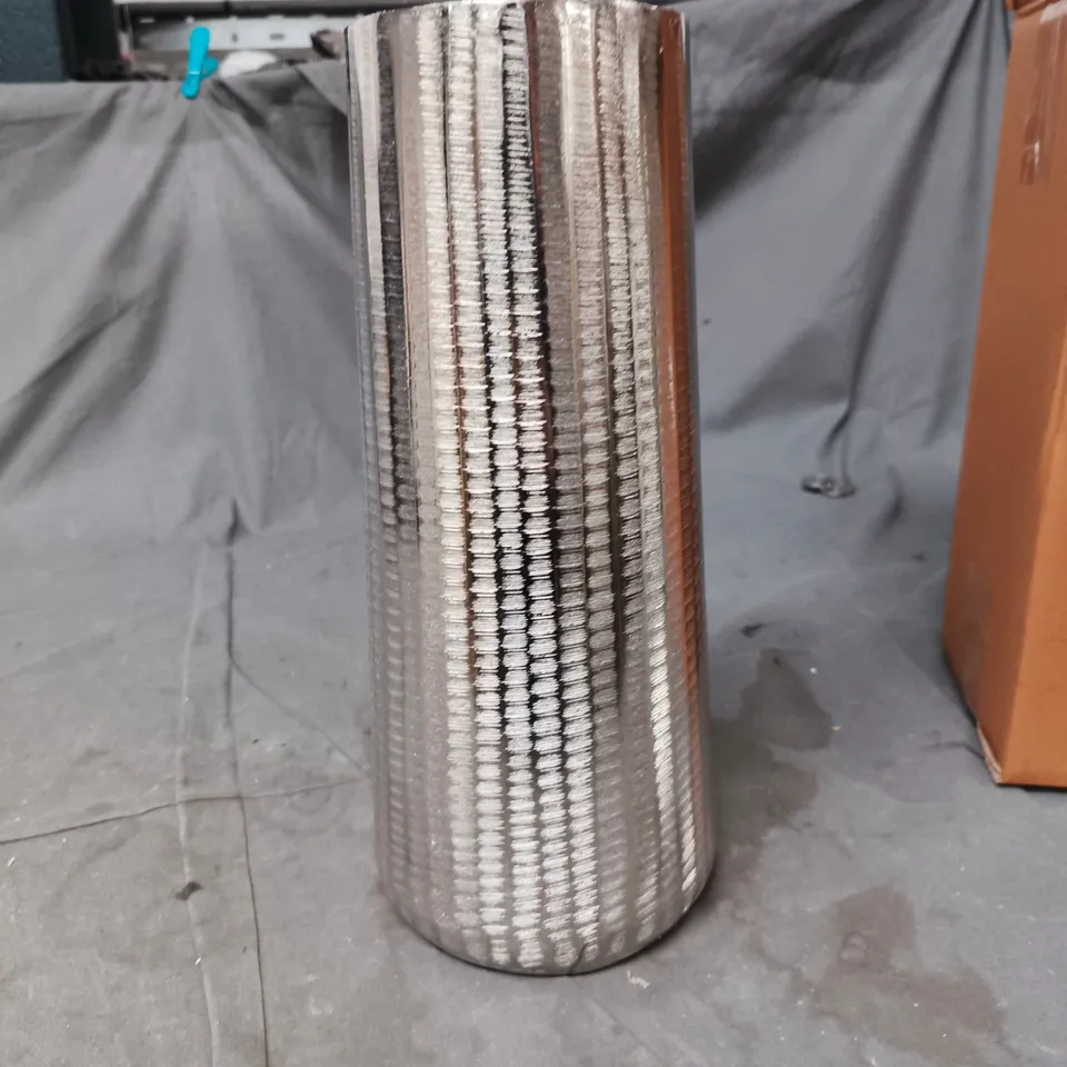 4X GISELA GRAHAM SILVER VASES