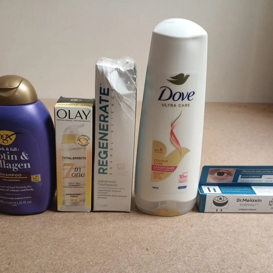 APPROXIMATELY 15 ASSORTED HEALTH & BEAUTY PRODUCTS TO INCLUDE SHAMPOOS, DOVE AND DR.MELAXIN