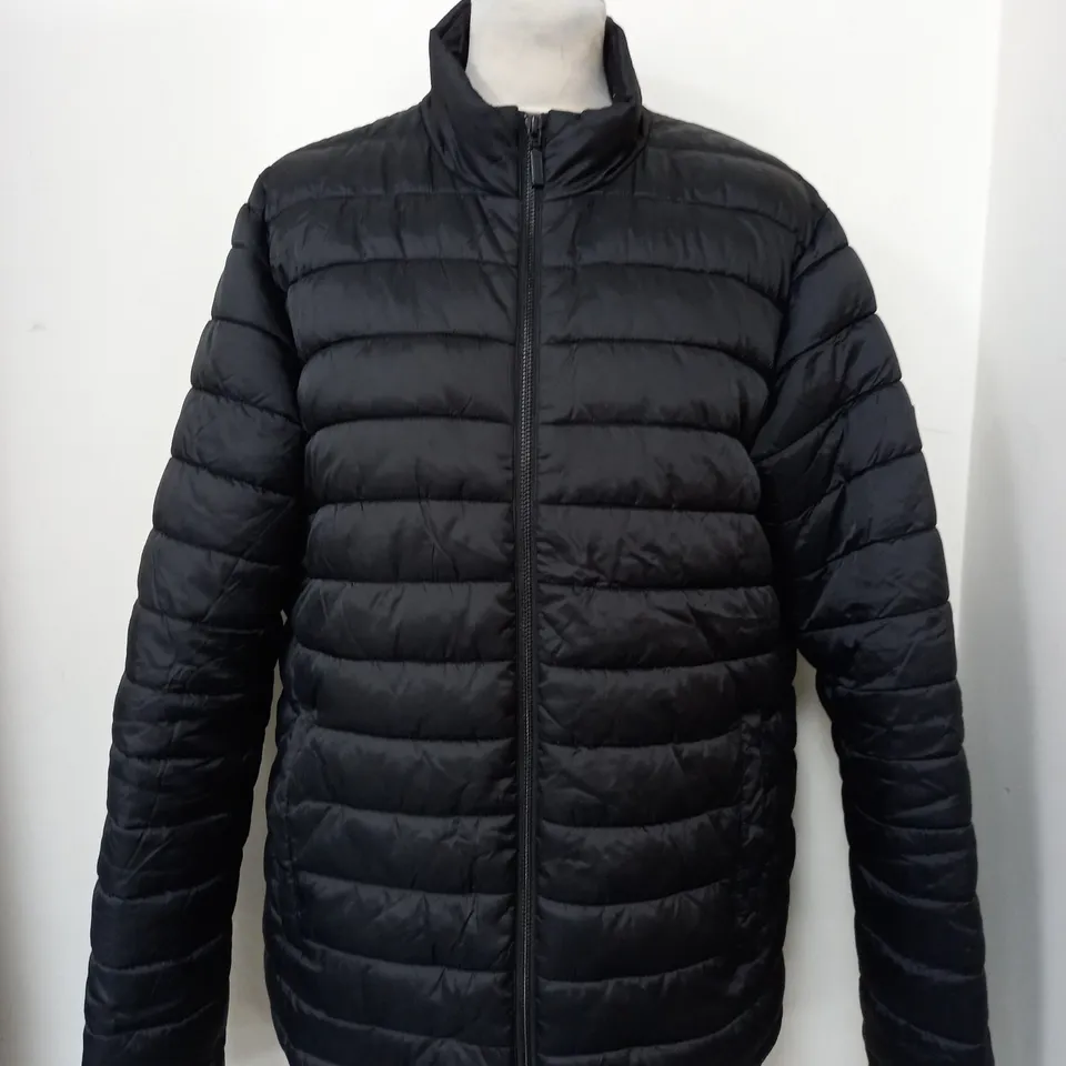 BARBOUR INTERNATIONAL FIBRE DOWN PADDED JACKET IN BLACK SIZE M