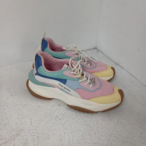 STEVE MADDEN WOMEN'S SNEAKERS – COLOURFUL PASTEL MIX, PINK INTERIOR