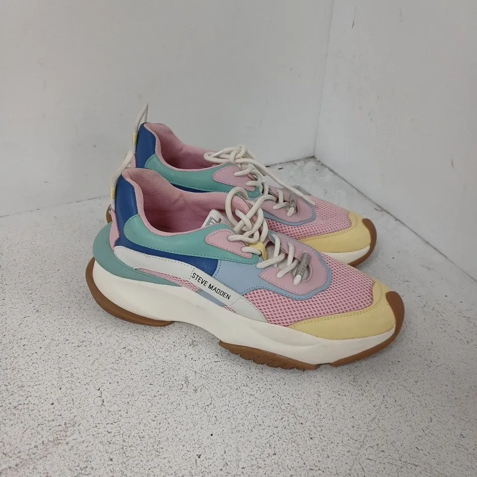 STEVE MADDEN WOMEN'S SNEAKERS – COLOURFUL PASTEL MIX, PINK INTERIOR