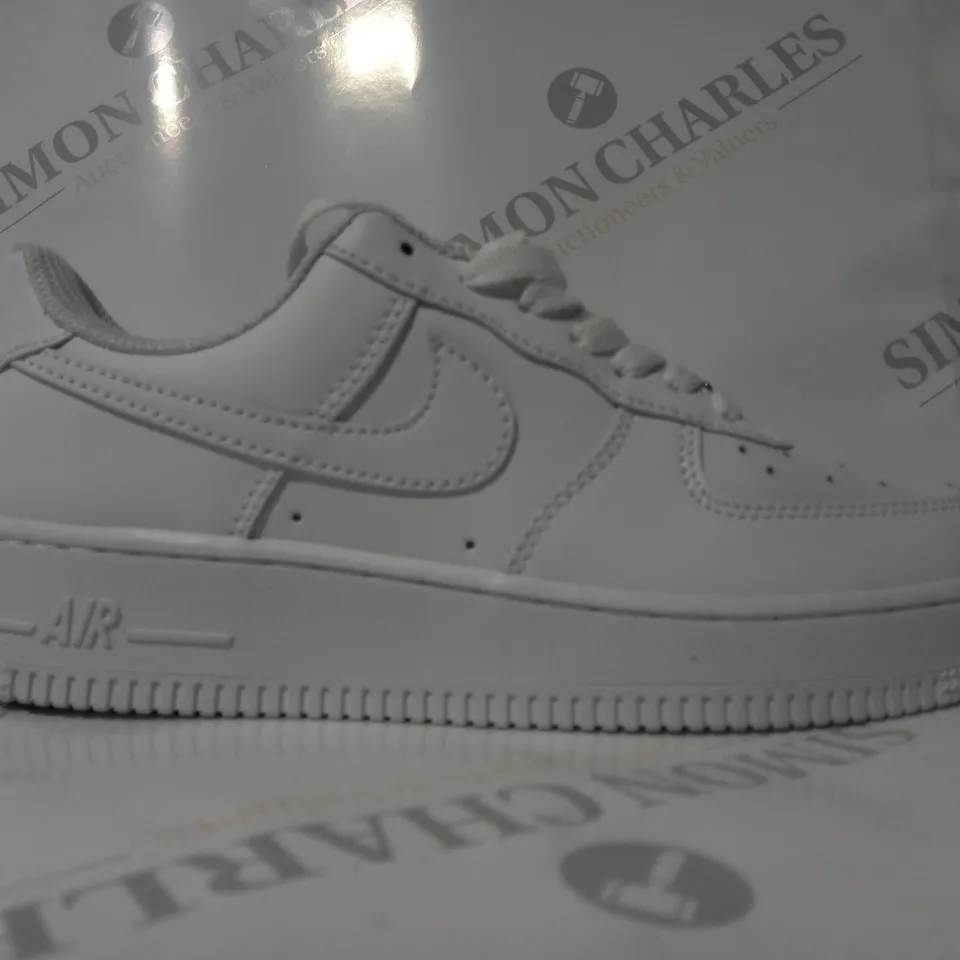 PAIR OF NIKE AIR FORCE 1 SHOES IN WHITE UK SIZE 5
