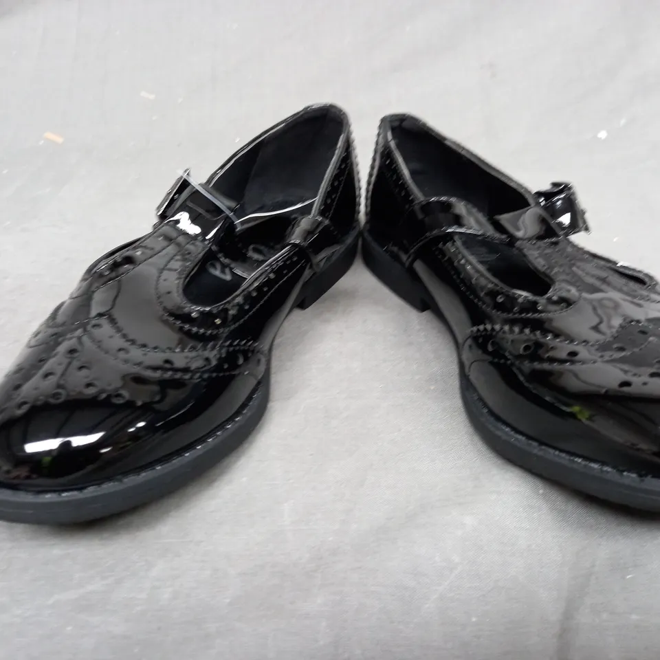 BOX OF APPROXIMATELY 15 LILLEY SHOES IN BLACK - VARIOUS SIZES 