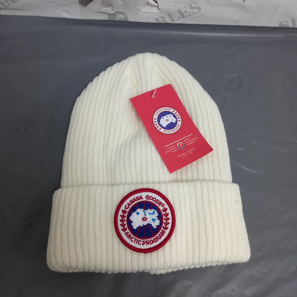 CANADA GOOSE BEANIE HAT - CREAM