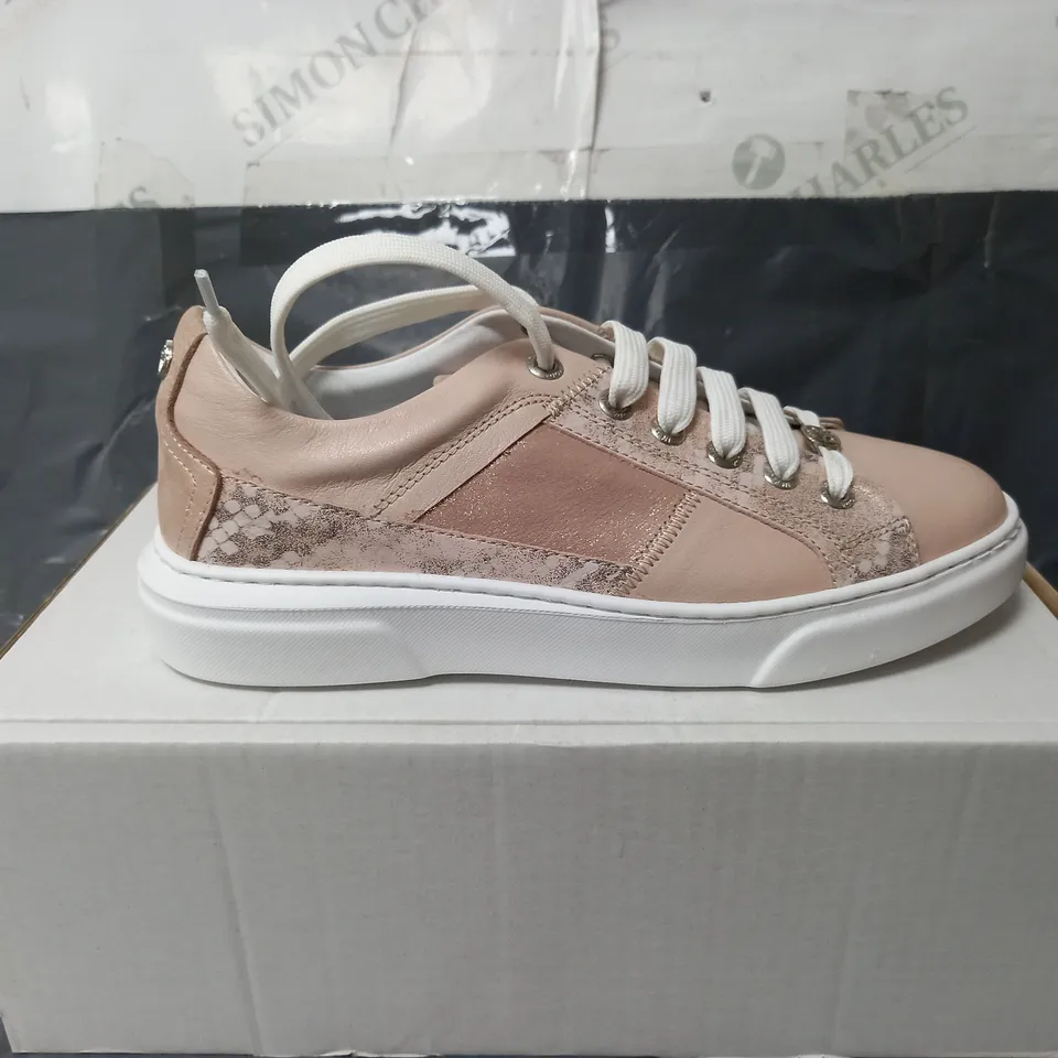 PAIR OF MODA IN PELLE AURAN TRAINERS IN LIGHT PINK - SIZE 7