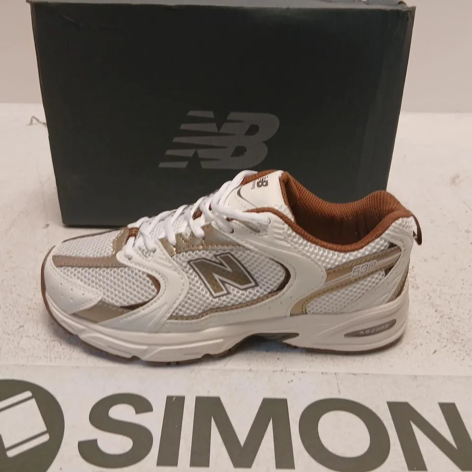 NEW BALANCE RUNNING SHOES – WHITE & GOLD, UK 6.5 (US 7.5)