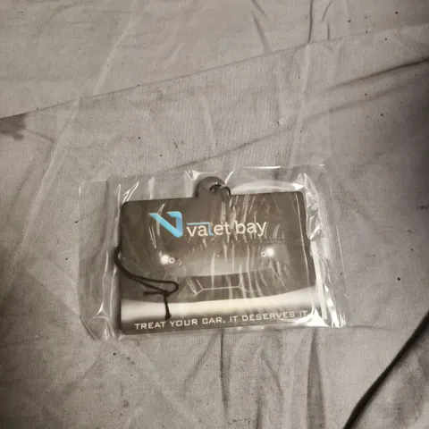 BOX OF APPROXIMATELY 100 VALET BAY CAR  AIR FRESHNER 