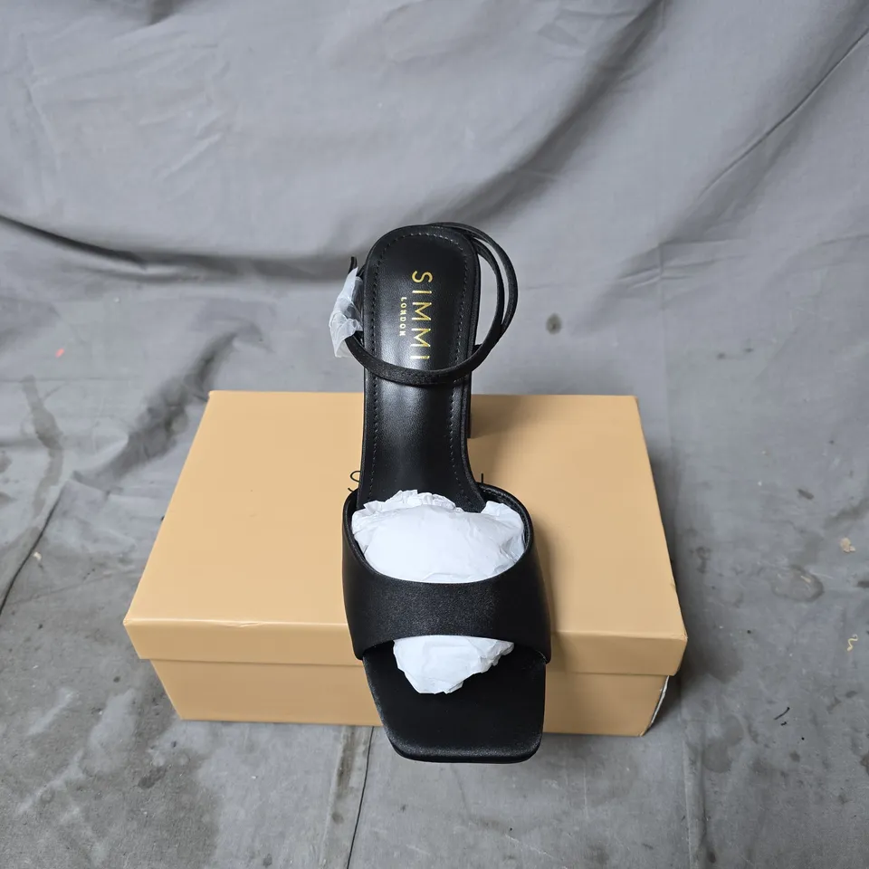 SIMMI LONDON BLACK STRAPPY SANDALS – OPEN-TOE, BLOCK HEEL (WOMEN) SIZE 5