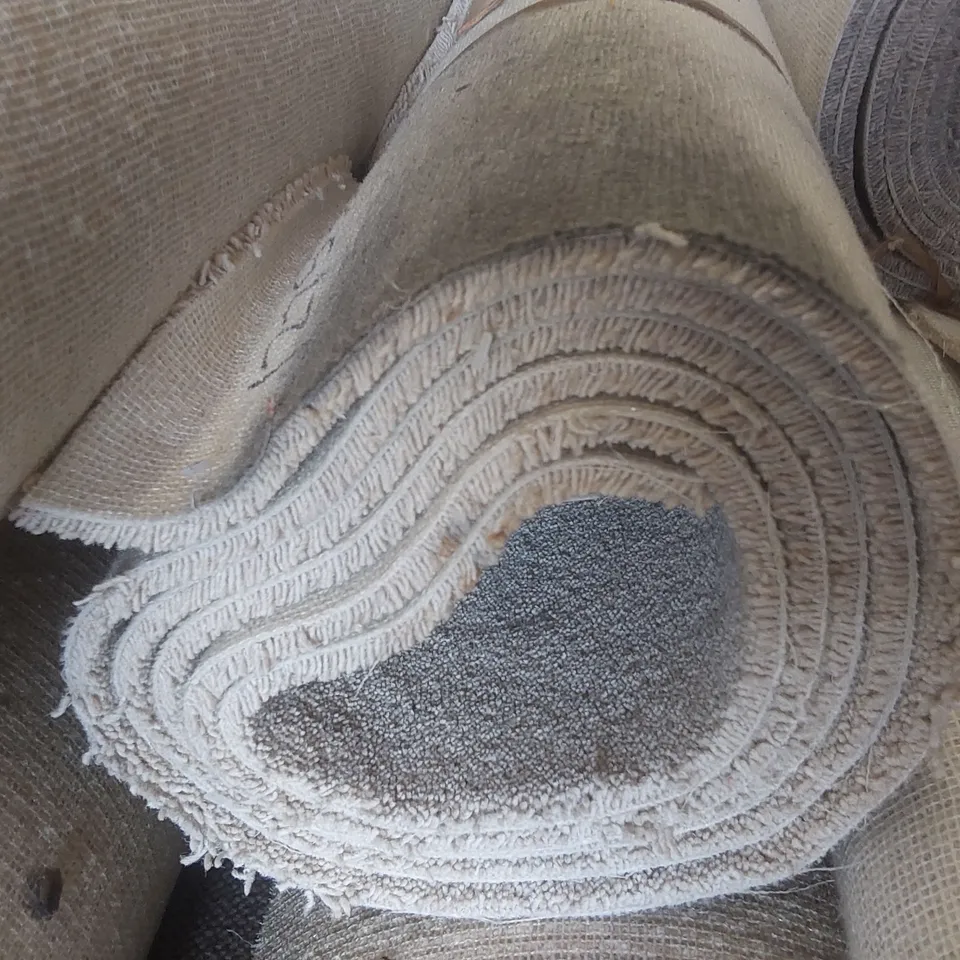 ROLL OF QUALITY LINGDALE ELITE RYELSTONE CARPET - APPROXIMATELY 4 x 3m