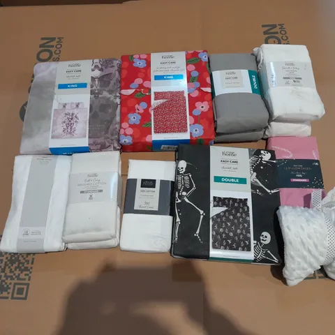 BOX OF APPROXIMATELY 10 ASSORTED BEDDING AND SOFT FURNISHING ITEMS TO INCLUDE - SHOWER CURTAINS - DUVET SETS - FITTED SHEET ETC.