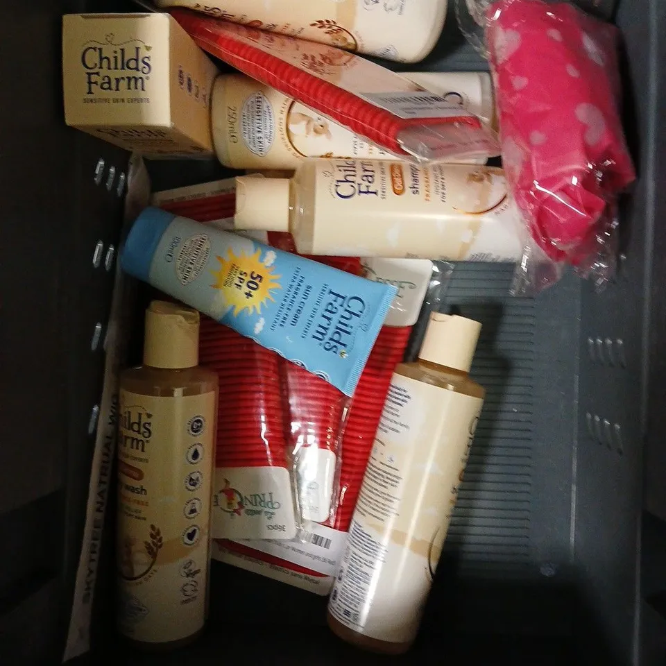 APPROXIMATELY 20 ASSORTED HEALTH & BEAUTY PRODUCTS TO INCLUDE CHILDS FARMBATH SOAK, TROPIC FACIAL SPF, THE RETREAT BODY OIL MIST, ETC