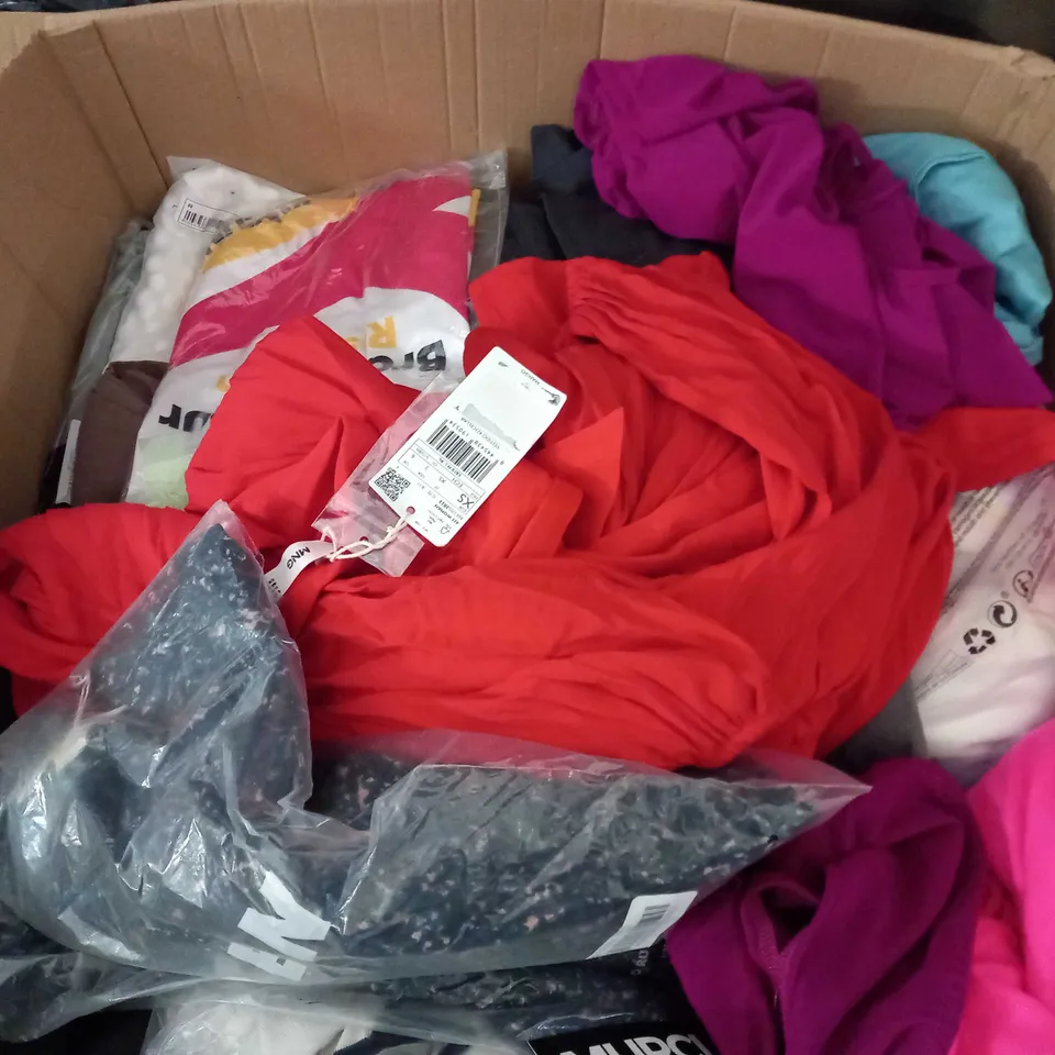  BOX OF ASSORTED CLOTHING ITEMS TOO INCLUDE DRESSES , SHIRTS AND TROUSERS IN VARIOUS SIZES AND COLOURS   