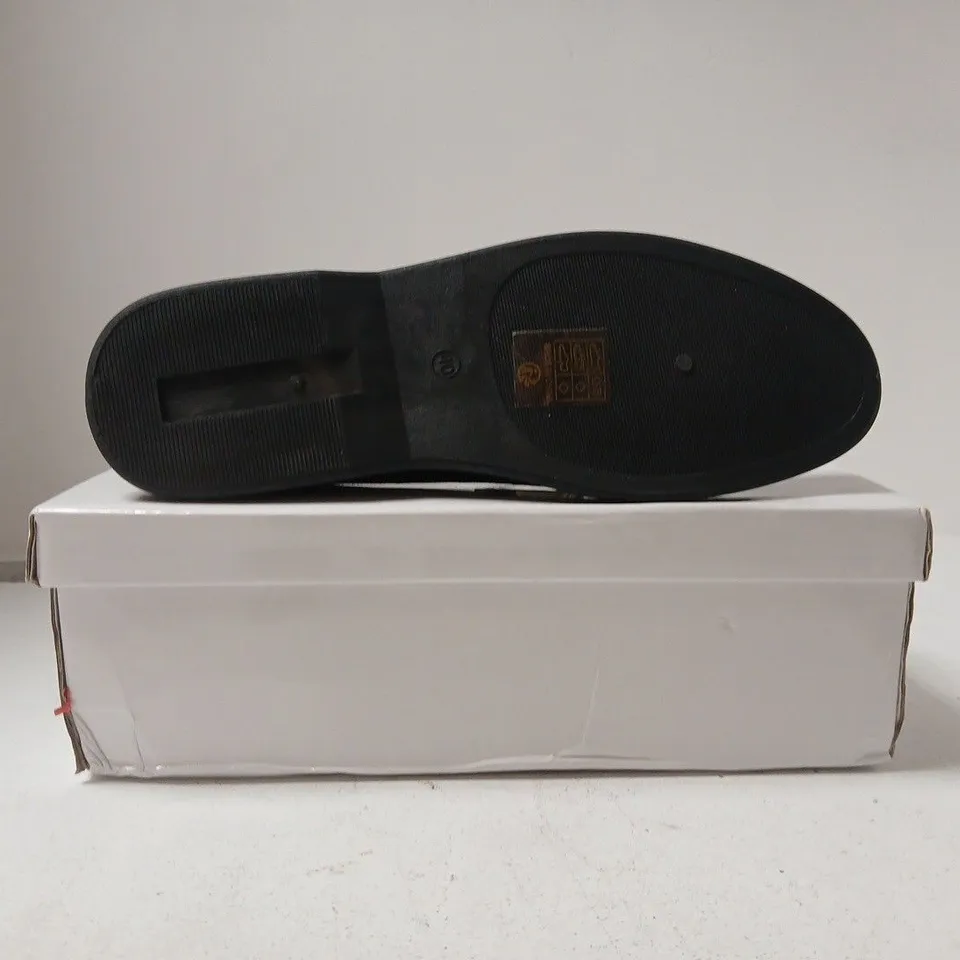 BOXED PAIR OF CM PARIS WOMEN'S LOAFERS N BLACK SIZE EU 40
