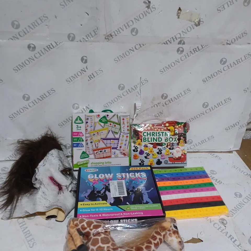 MEDIUM BOX OF ASSORTED TOYS TO INCUDE TEDDIES, XMAS BLIND BOX AND GLOWSTICKS