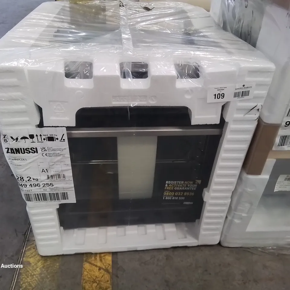 ZANUSSI SERIES 20 FANCOOK INTEGRATED SINGLE ELECTRIC OVEN Model ZOHNX3X1 RRP £309